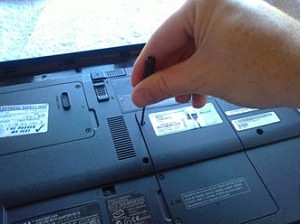 remove-components-from-the-laptop-1